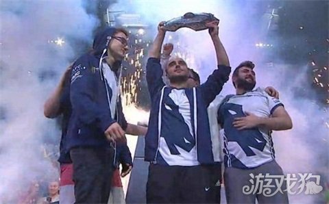 从多个角度 从多个角度