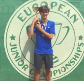 她在比赛中 她在比赛中